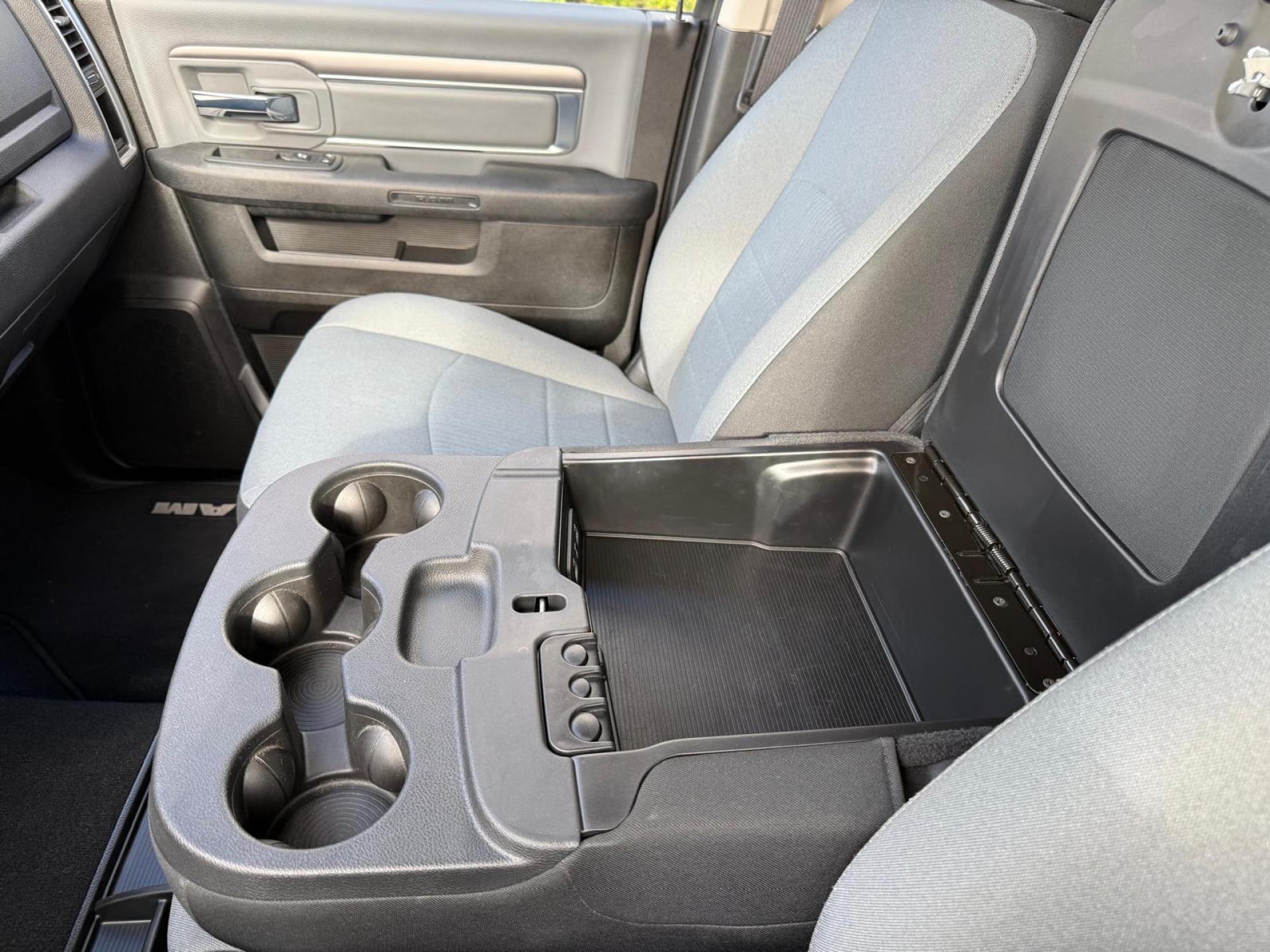 DODGE RAM 1500 CREW SLT CLASSIC BLACK PACKAGE
