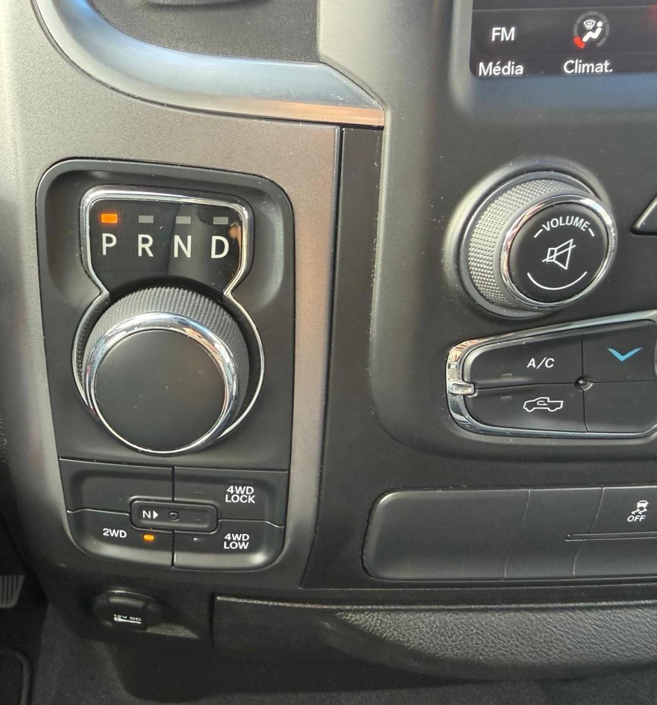 DODGE RAM 1500 CREW SLT CLASSIC BLACK PACKAGE
