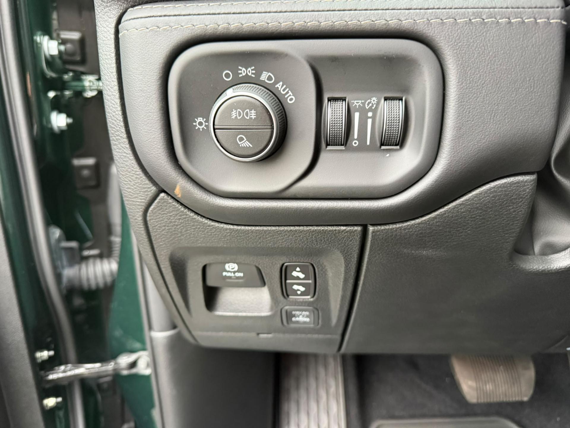 DODGE RAM 1500 CREW LIMITED NIGHT EDITION RAMBOX HAYON MULTI V8 5,7L