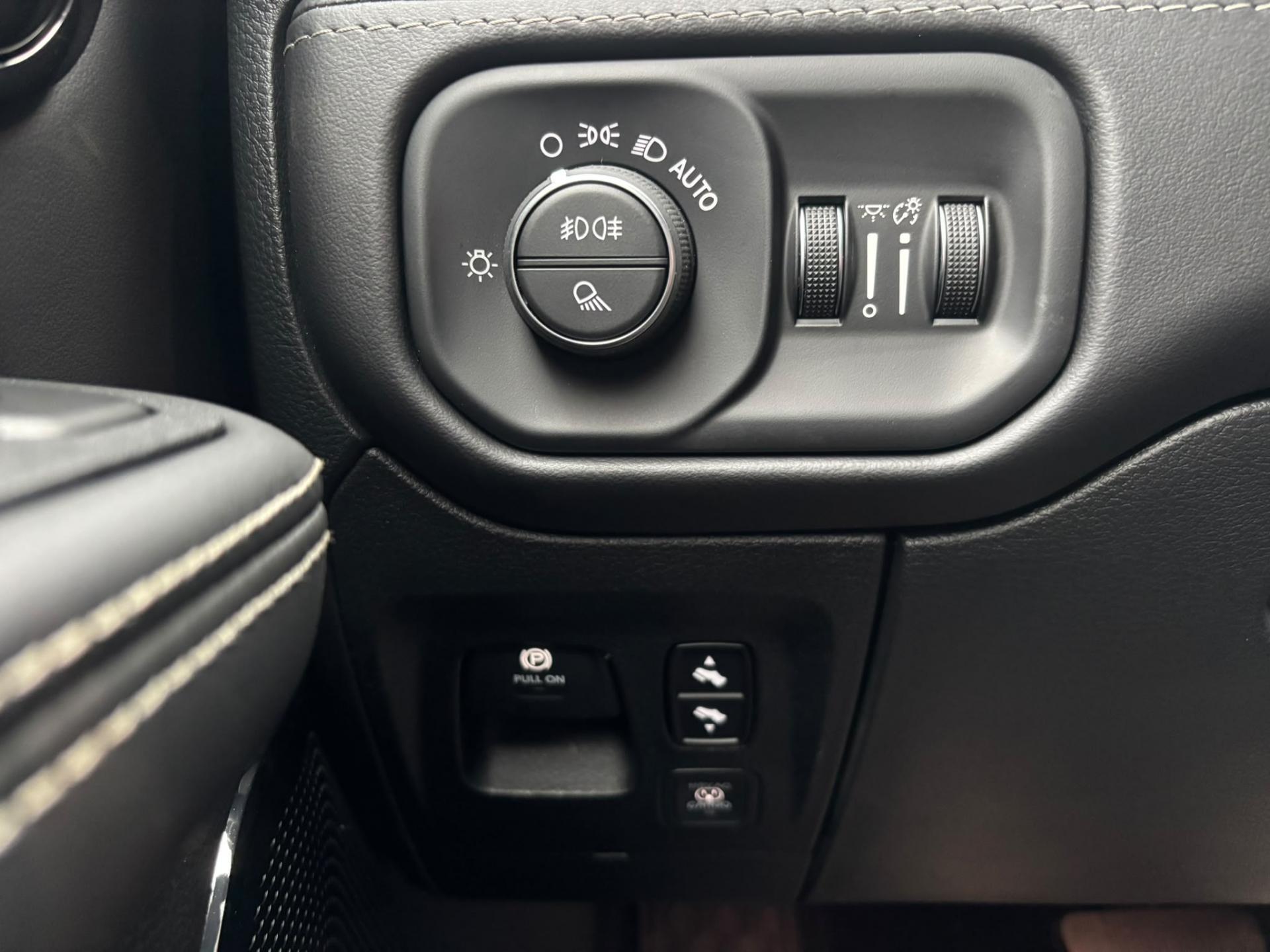 DODGE RAM 1500 CREW LIMITED NIGHT EDITION RAMBOX HAYON MULTI V8 5,7L