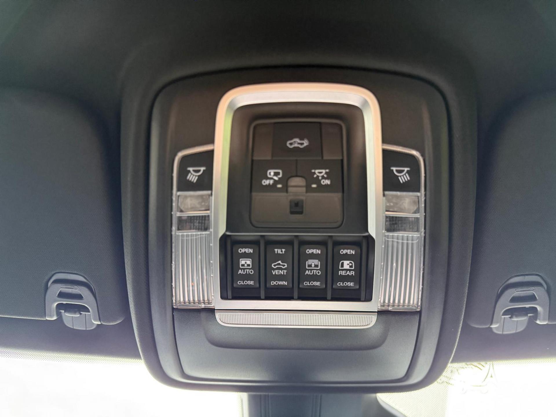DODGE RAM 1500 CREW LIMITED [BATMAN] EDITION RAMBOX HAYON MULTI V8 5,7L