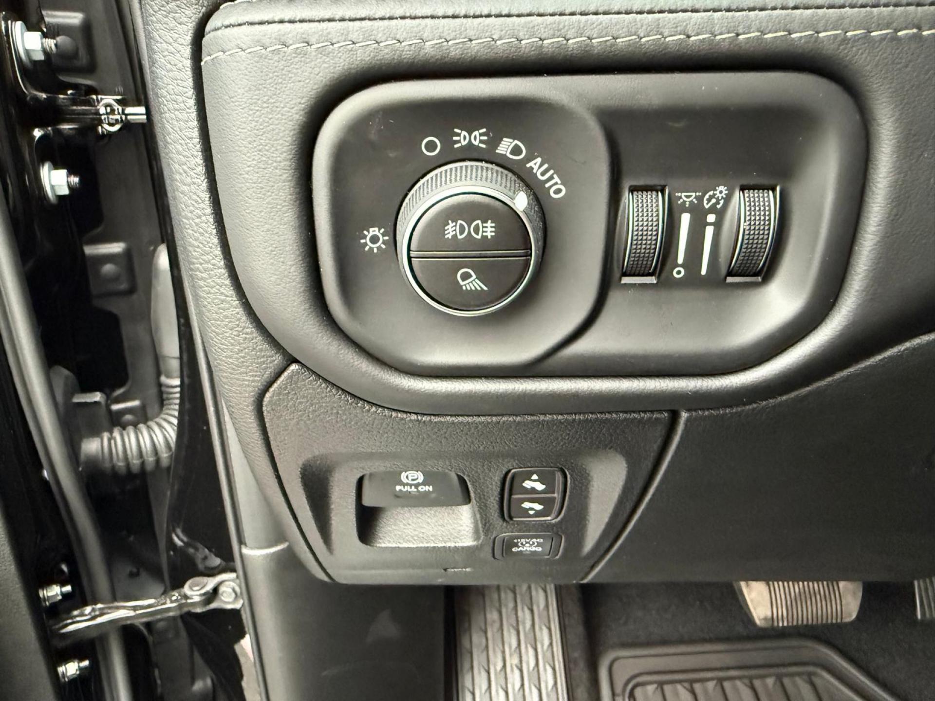 DODGE RAM 1500 CREW LIMITED [BATMAN] EDITION RAMBOX HAYON MULTI V8 5,7L