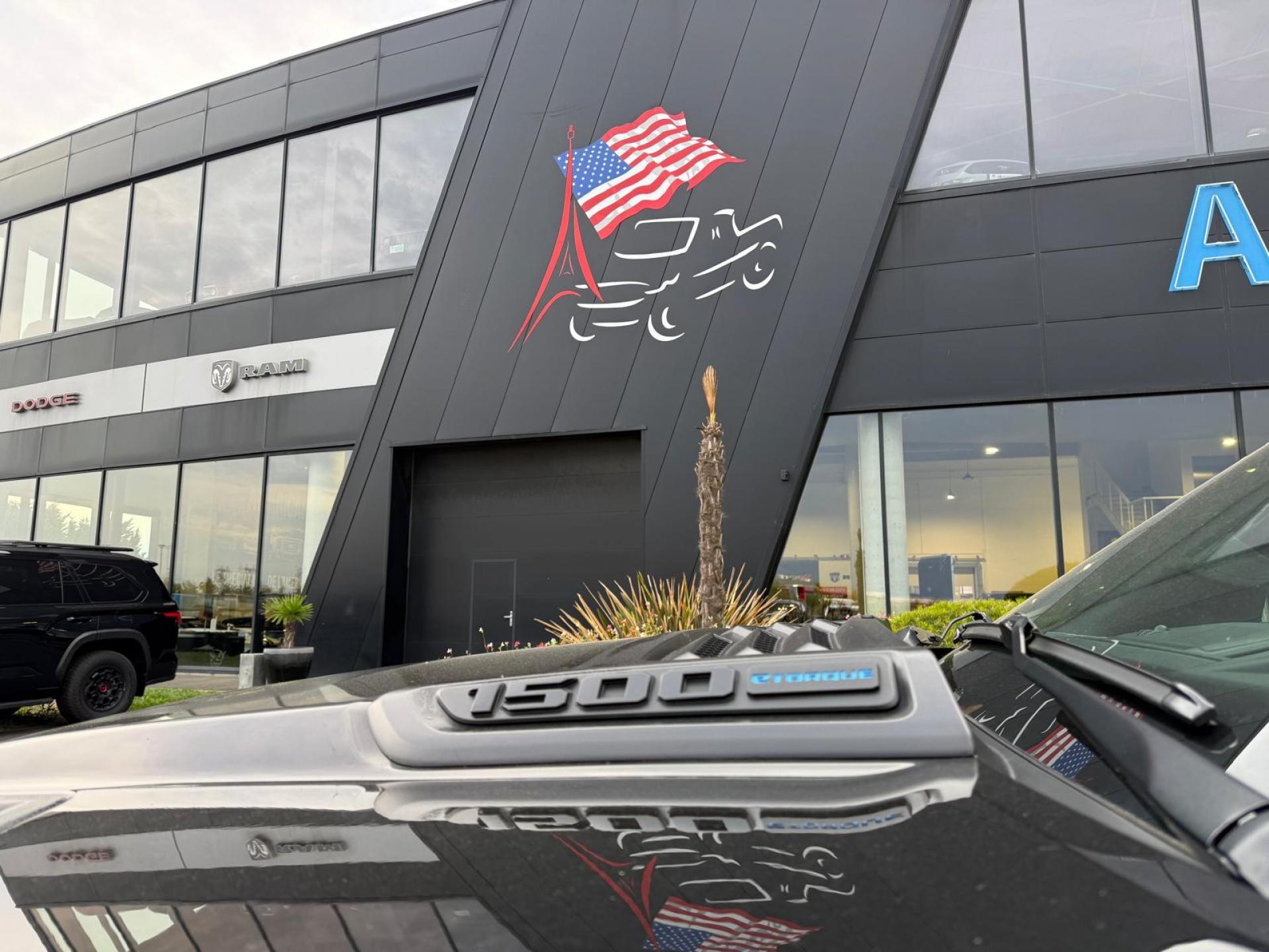 DODGE RAM 1500 CREW LIMITED [BATMAN] EDITION RAMBOX HAYON MULTI V8 5,7L