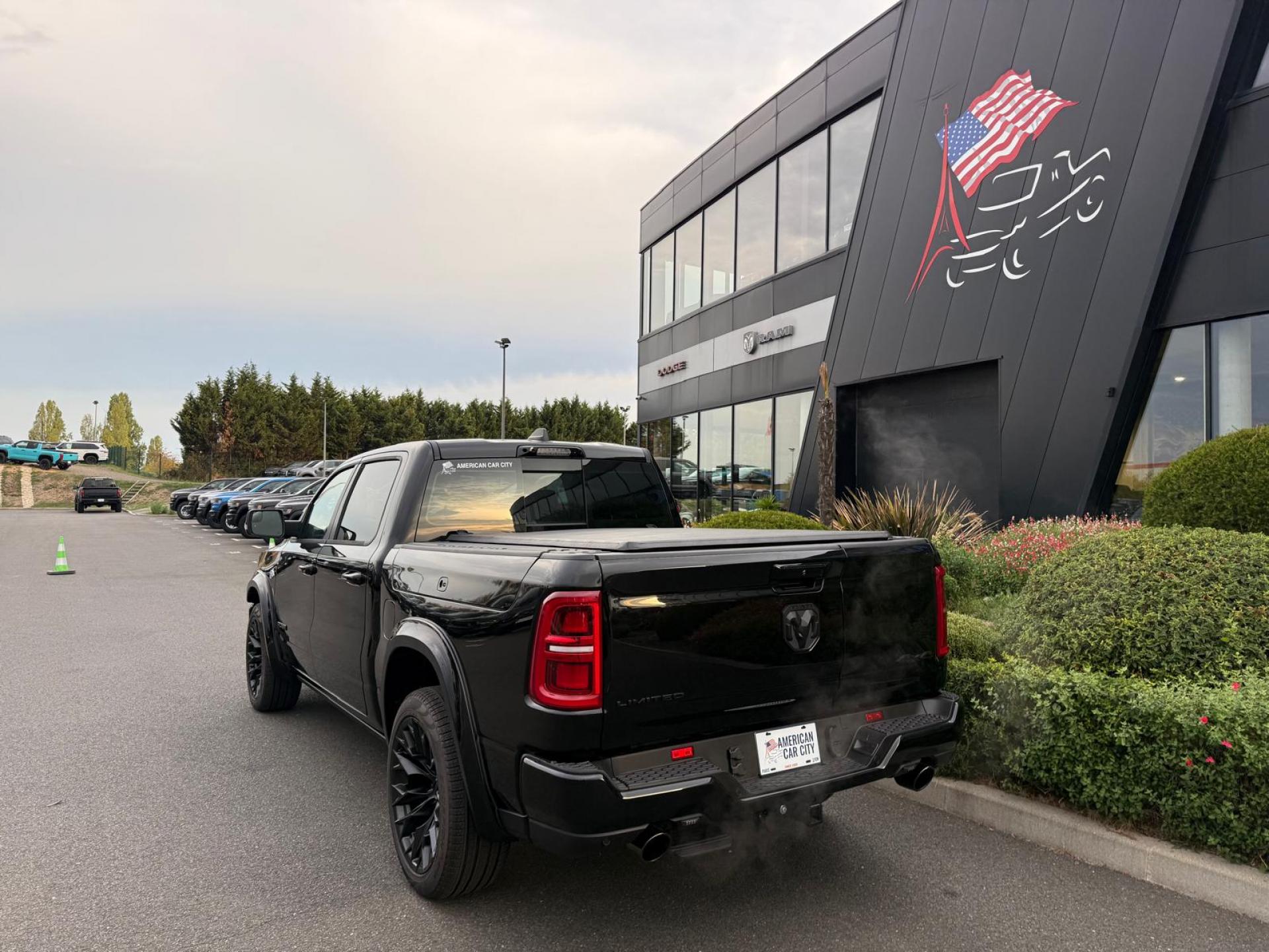 DODGE RAM 1500 CREW LIMITED [BATMAN] EDITION RAMBOX HAYON MULTI V8 5,7L