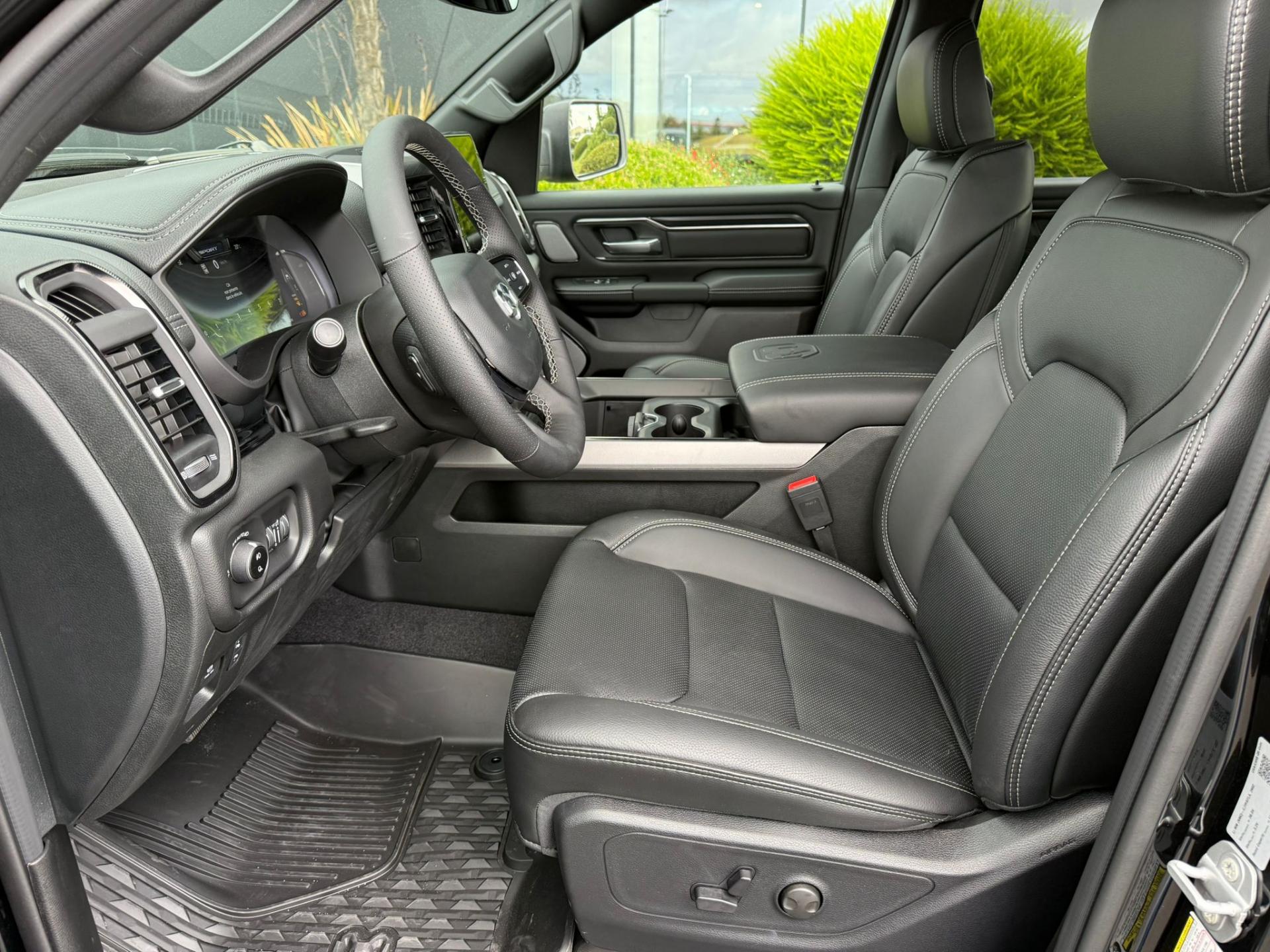 DODGE RAM 1500 CREW CAB SPORT NIGHT EDITION V8