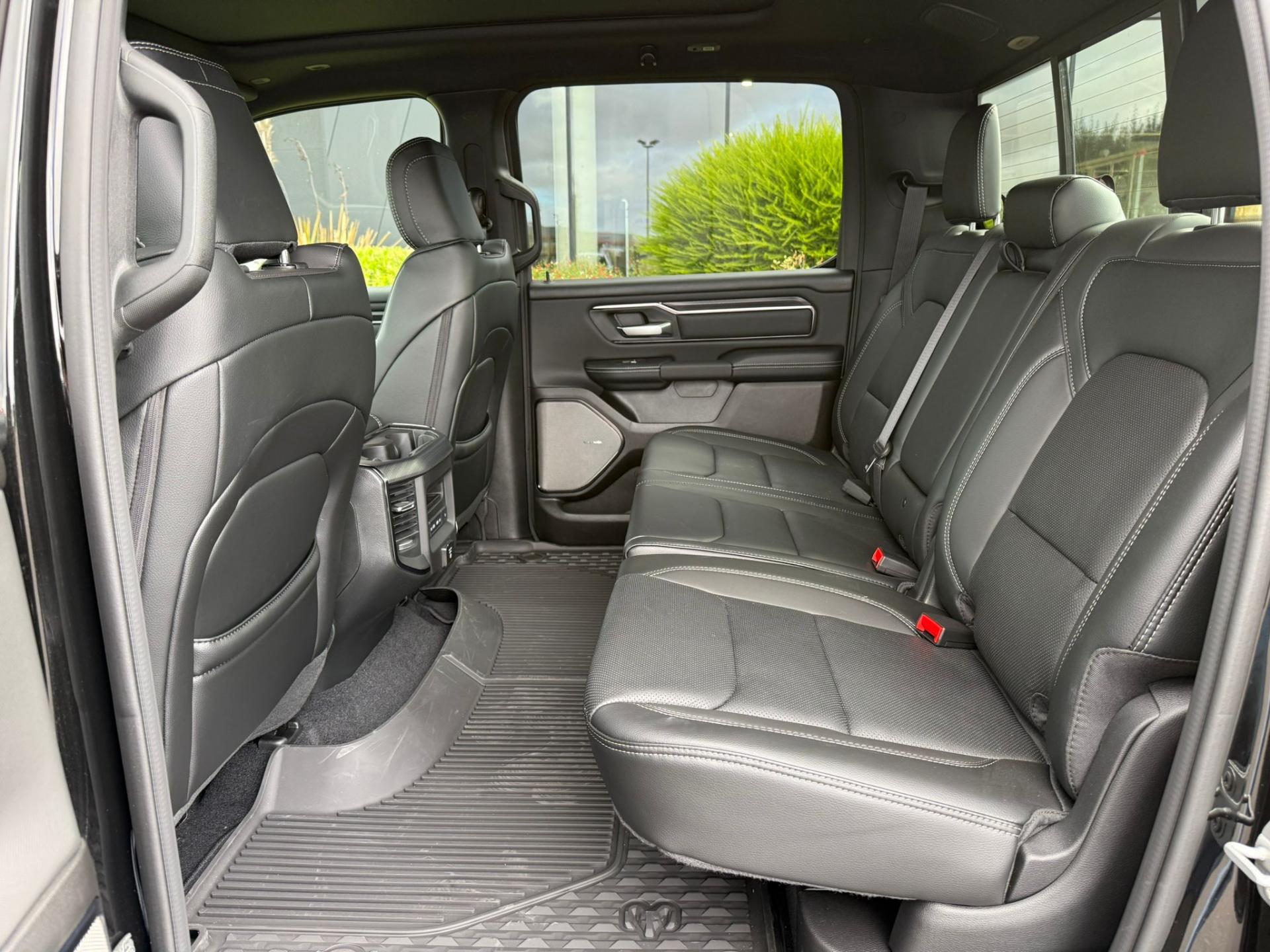 DODGE RAM 1500 CREW CAB SPORT NIGHT EDITION V8