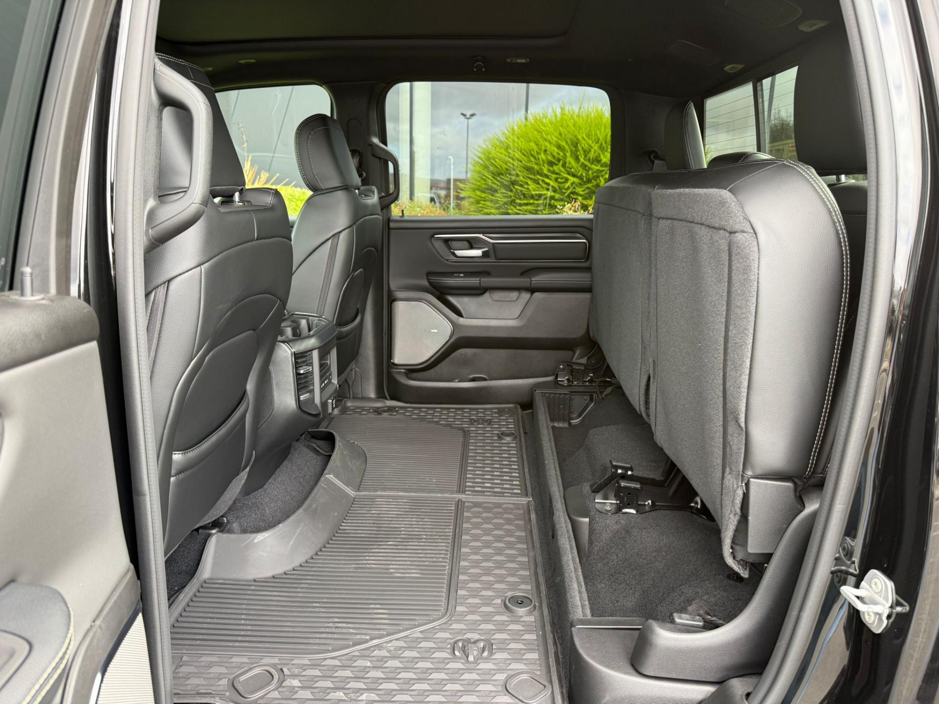 DODGE RAM 1500 CREW CAB SPORT NIGHT EDITION V8