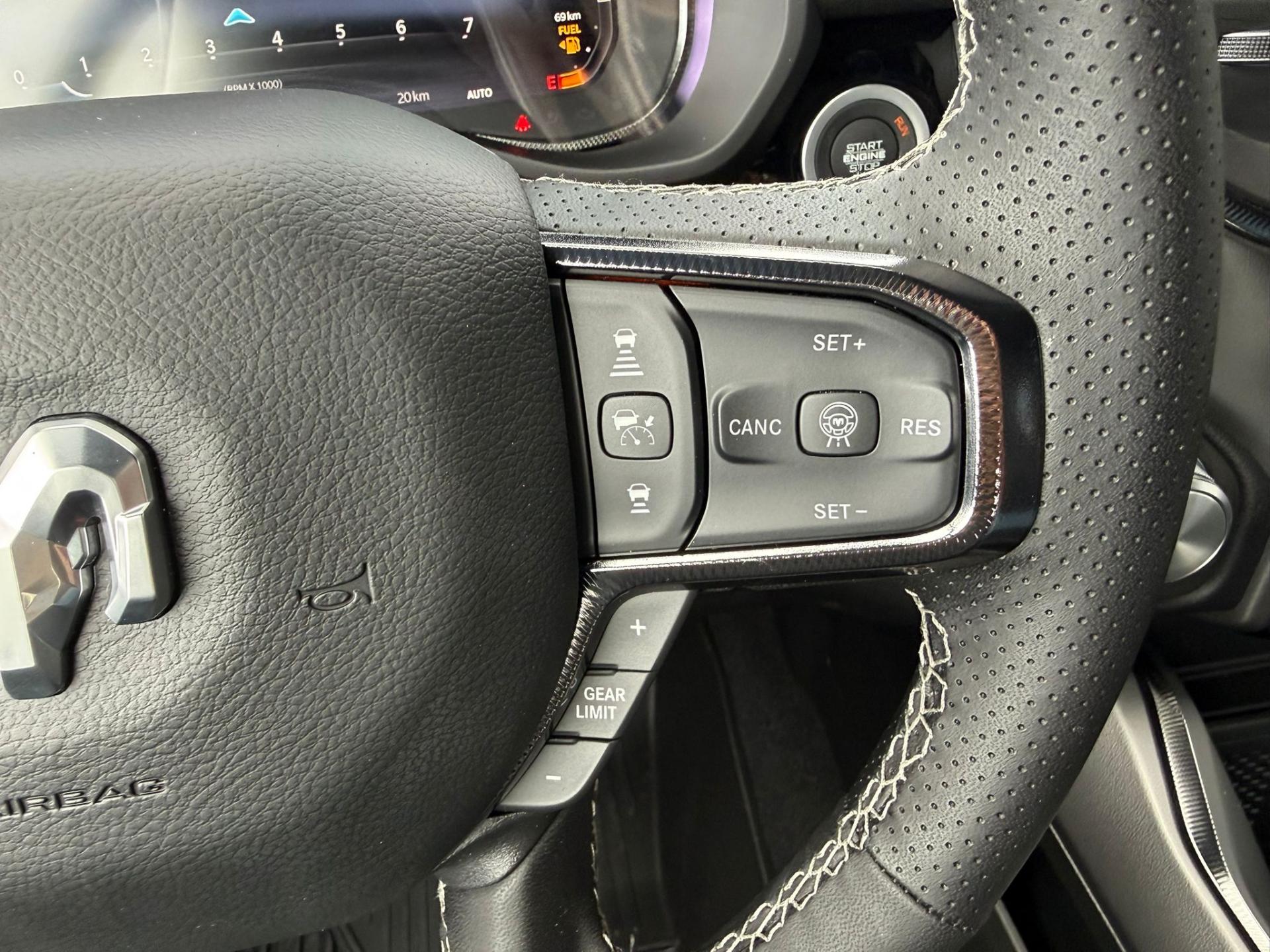 DODGE RAM 1500 CREW CAB SPORT NIGHT EDITION V8