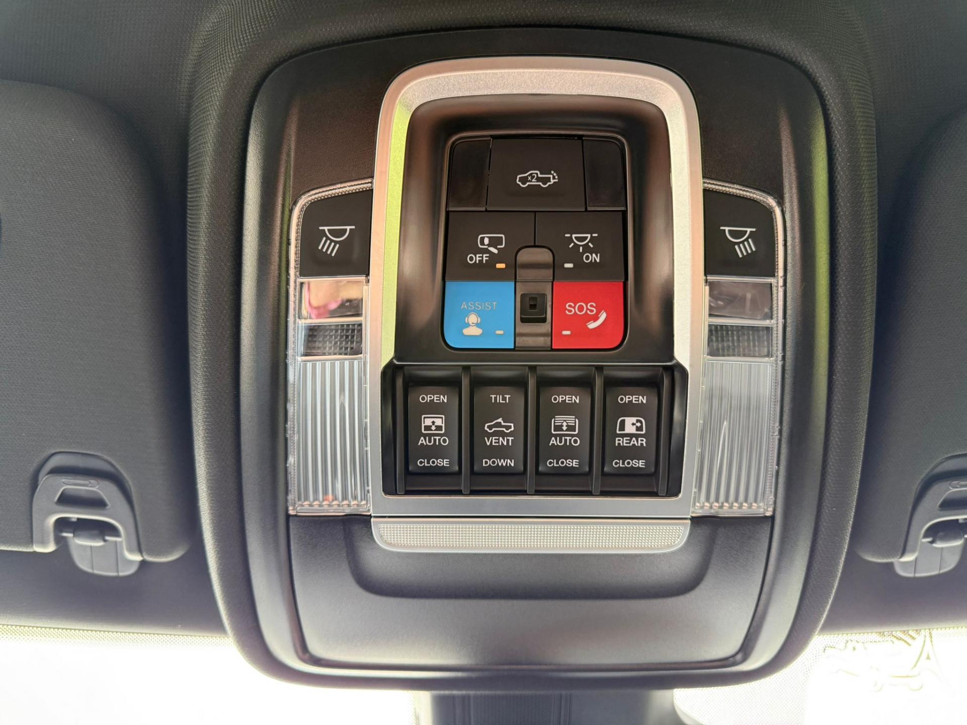 DODGE RAM 1500 CREW CAB SPORT NIGHT EDITION V8