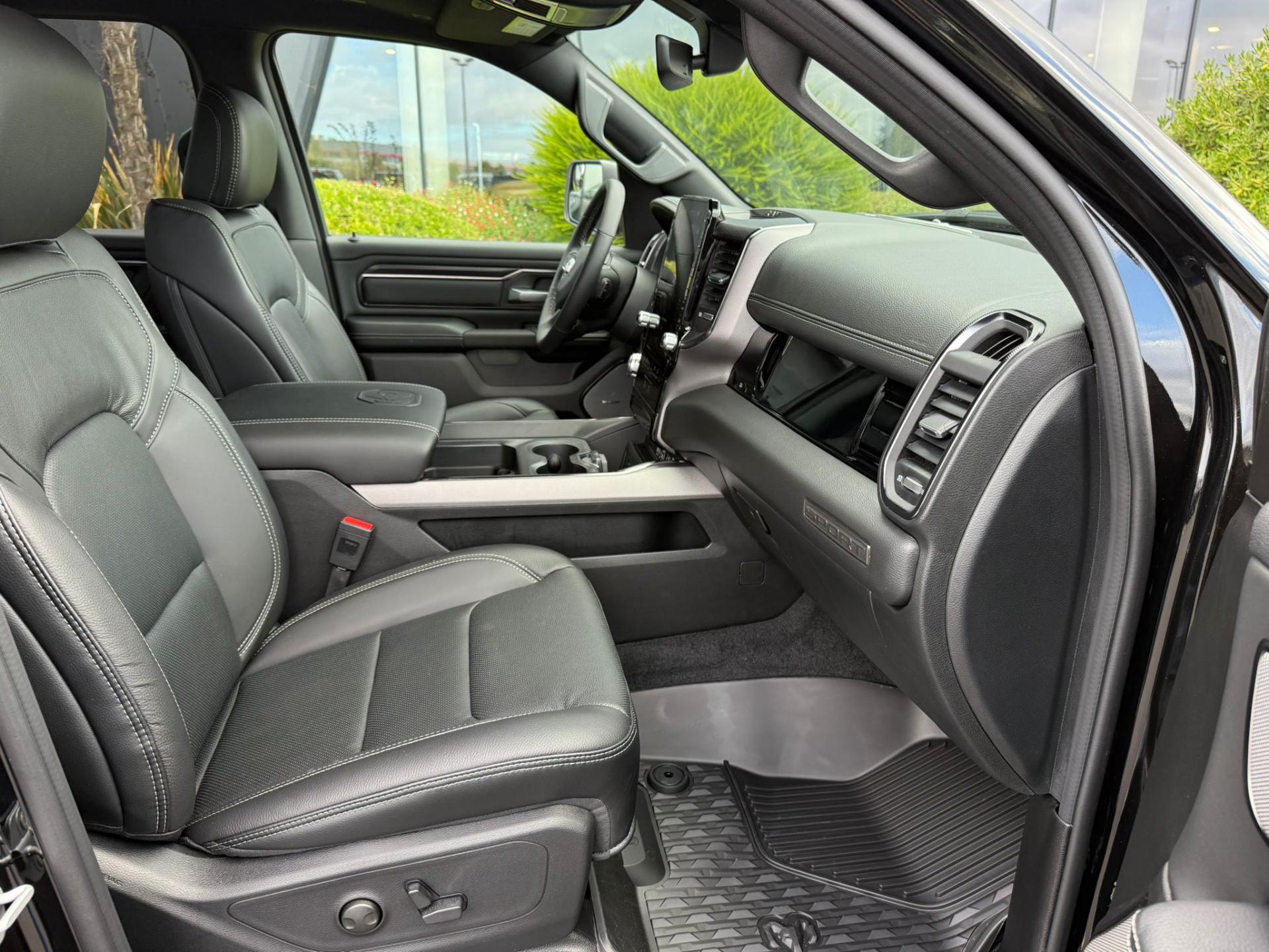 DODGE RAM 1500 CREW CAB SPORT NIGHT EDITION V8