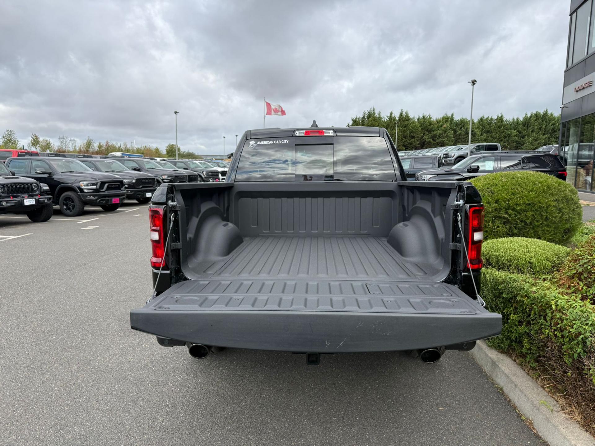 DODGE RAM 1500 CREW CAB SPORT NIGHT EDITION V8