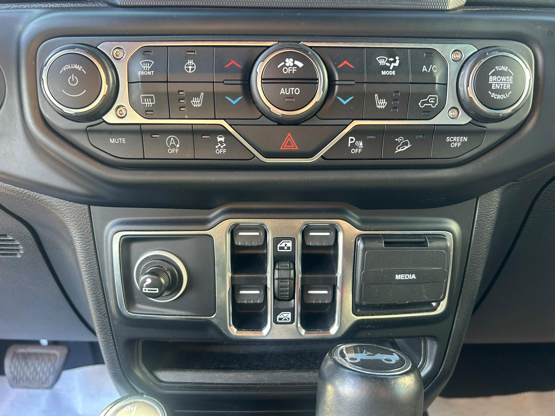 JEEP WRANGLER Unlimited Sahara 2.0i T - 272 - BVA 4x4 - SKYONE TOUCH