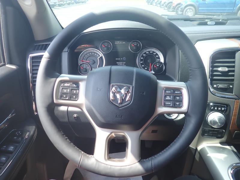 DODGE RAM 1500 CREW LARAMIE AIR RAMBOX 2017 V8 5.7L 395CH