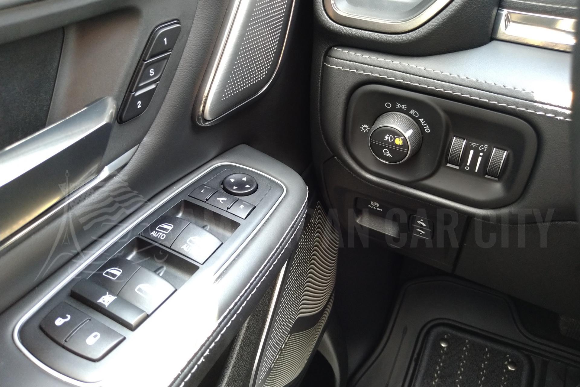 DODGE RAM 1500 CREW LIMITED BLACK PACKAGE 2020