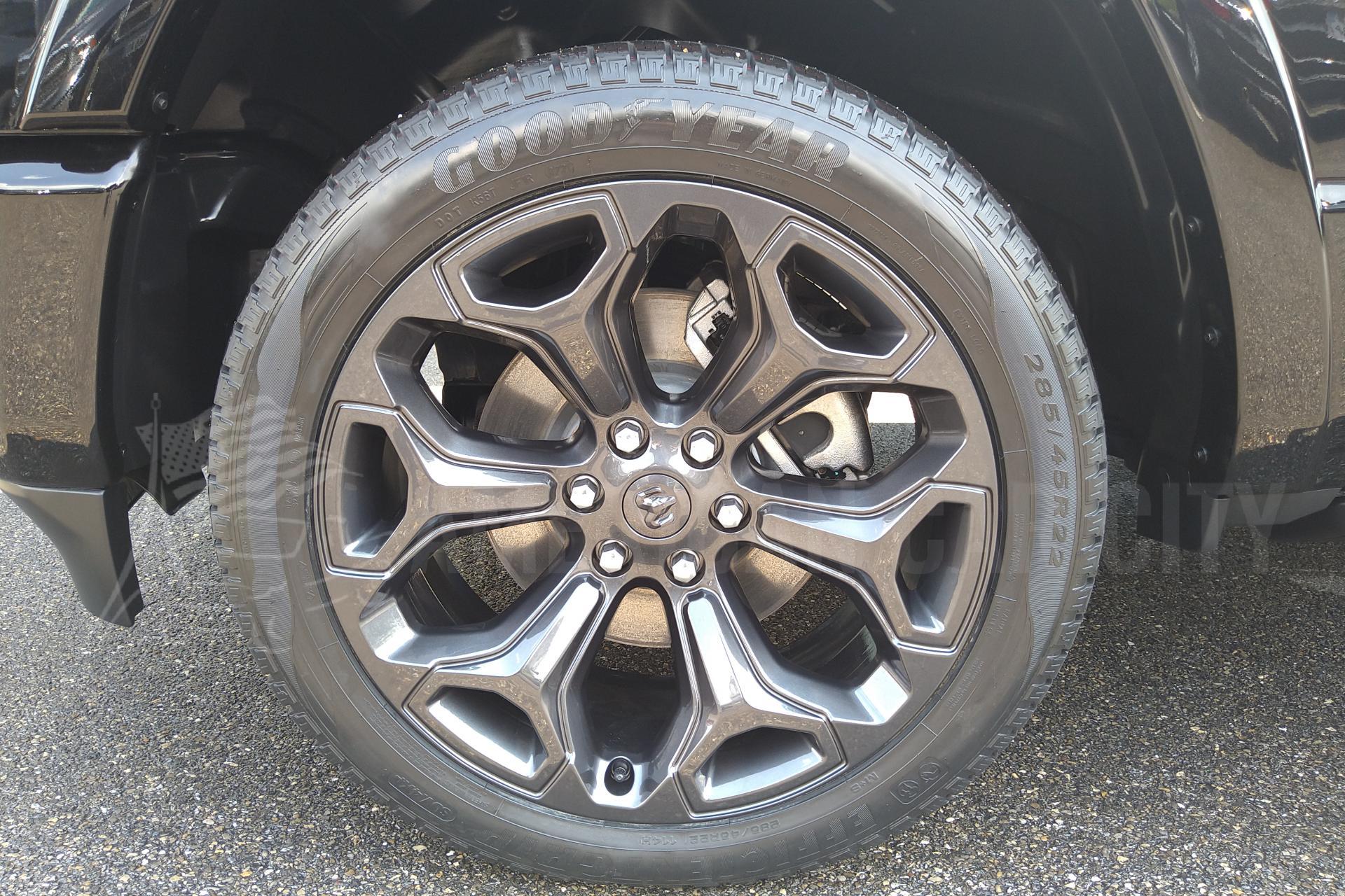 DODGE RAM 1500 CREW LIMITED BLACK PACKAGE 2020