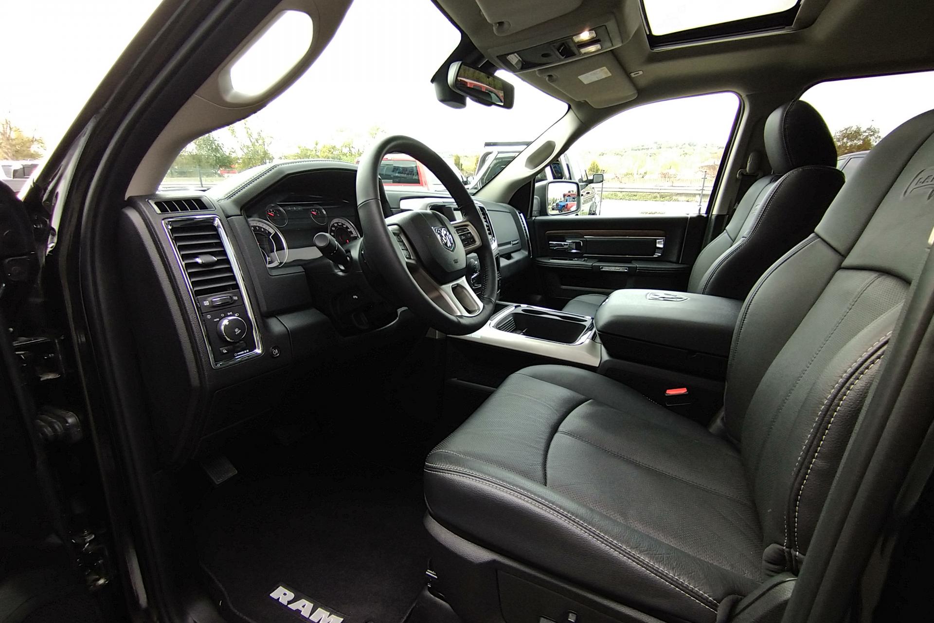 DODGE RAM CREW LARAMIE CLASSIC 2019