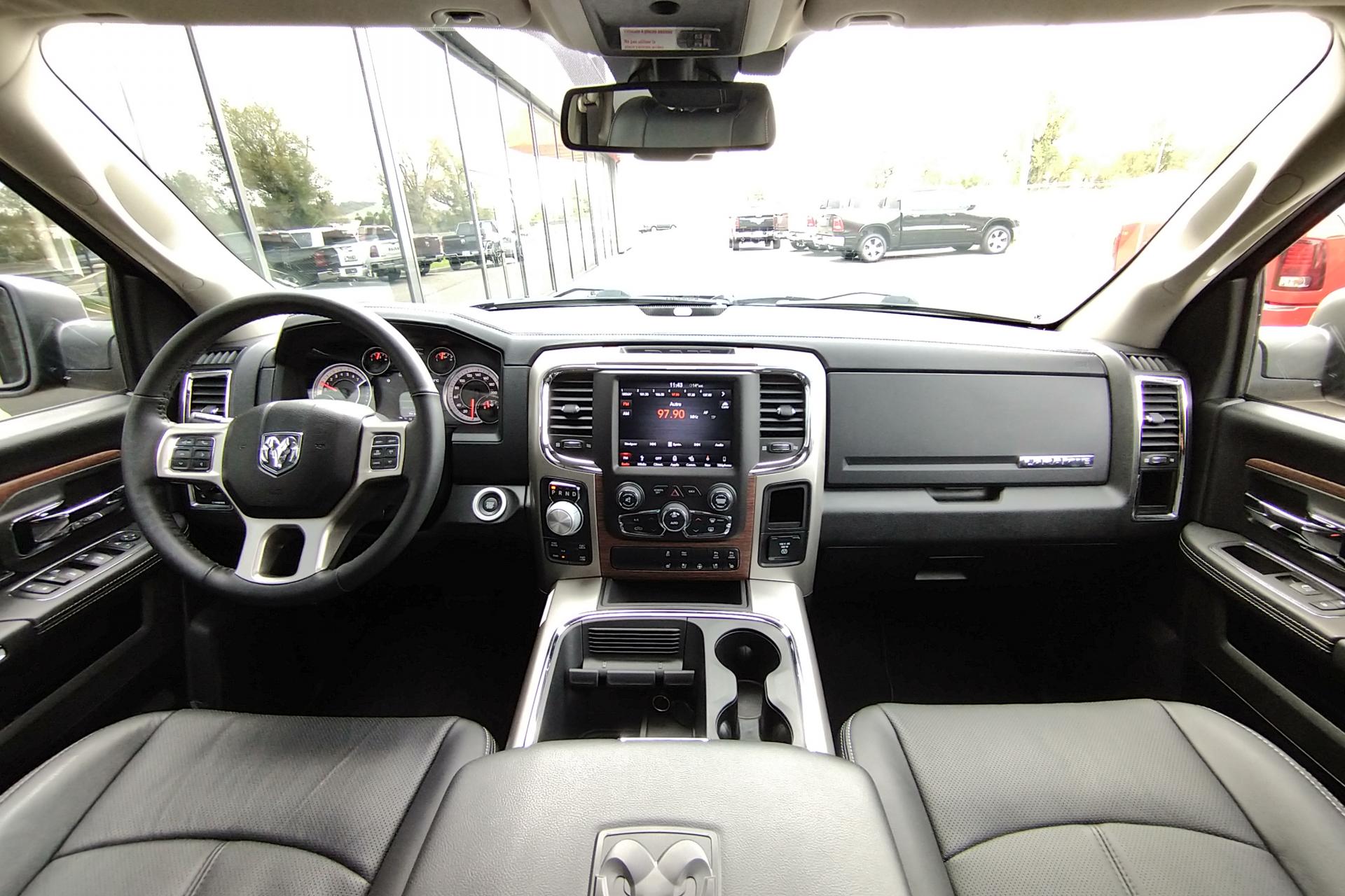 DODGE RAM CREW LARAMIE CLASSIC 2019