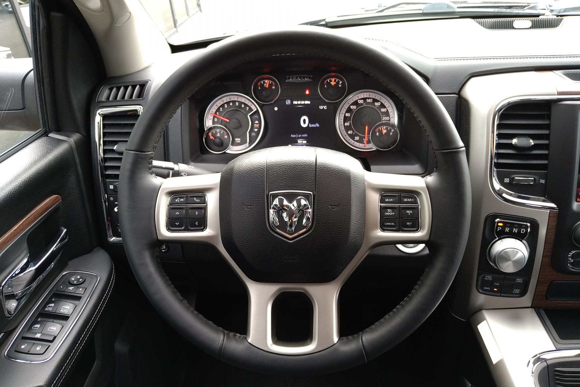 DODGE RAM CREW LARAMIE CLASSIC 2019