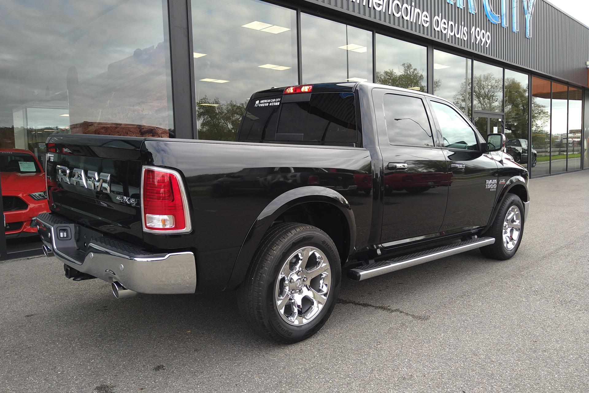 DODGE RAM CREW LARAMIE CLASSIC 2019