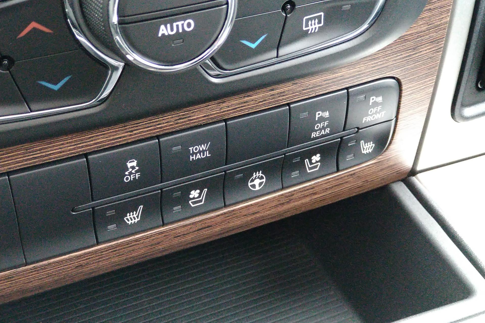 DODGE RAM CREW LARAMIE CLASSIC 2019