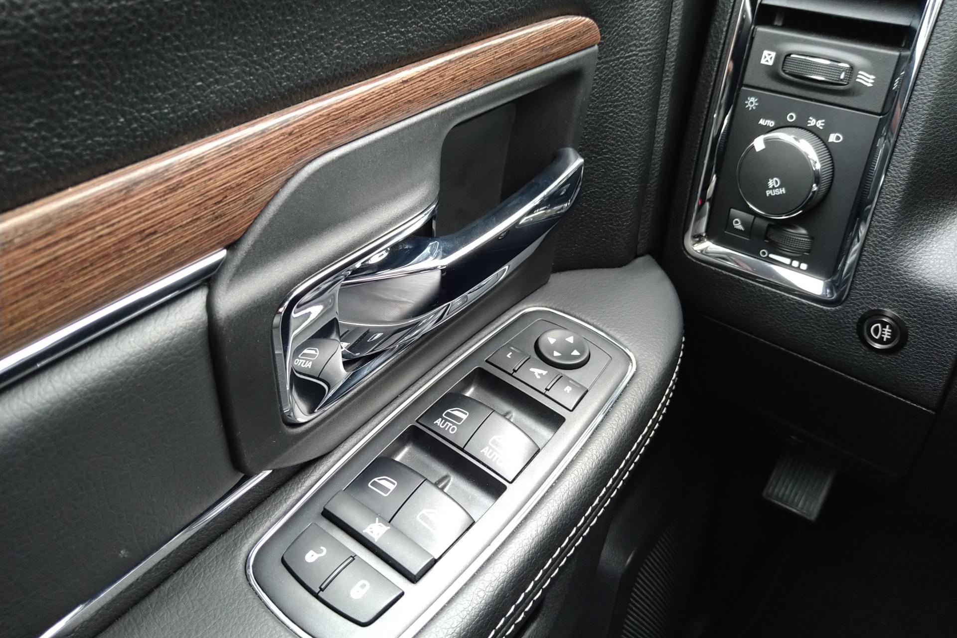 DODGE RAM CREW LARAMIE CLASSIC 2019