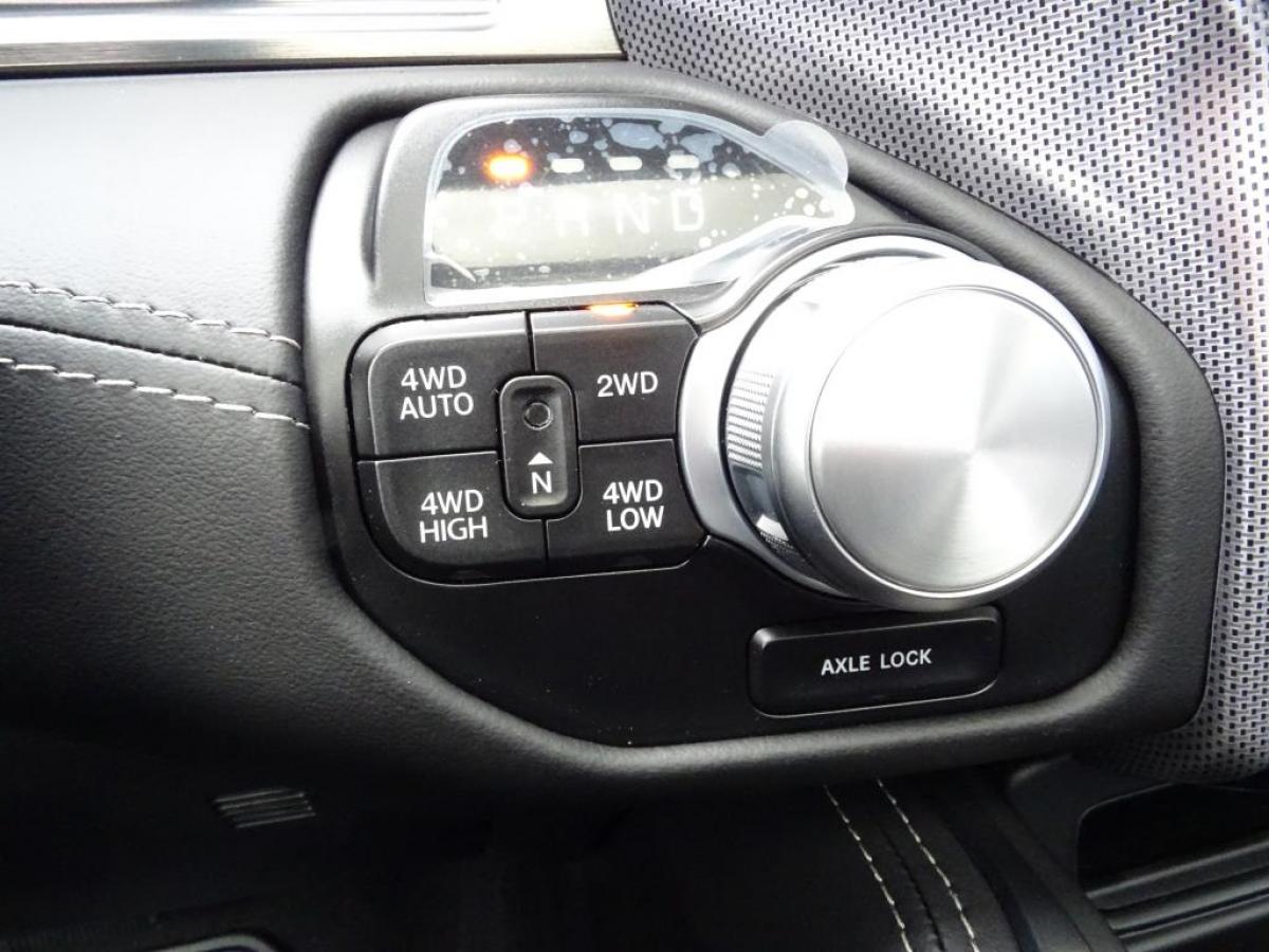 DODGE RAM 1500 CREW LIMITED BLACK PACKAGE BOX 2020