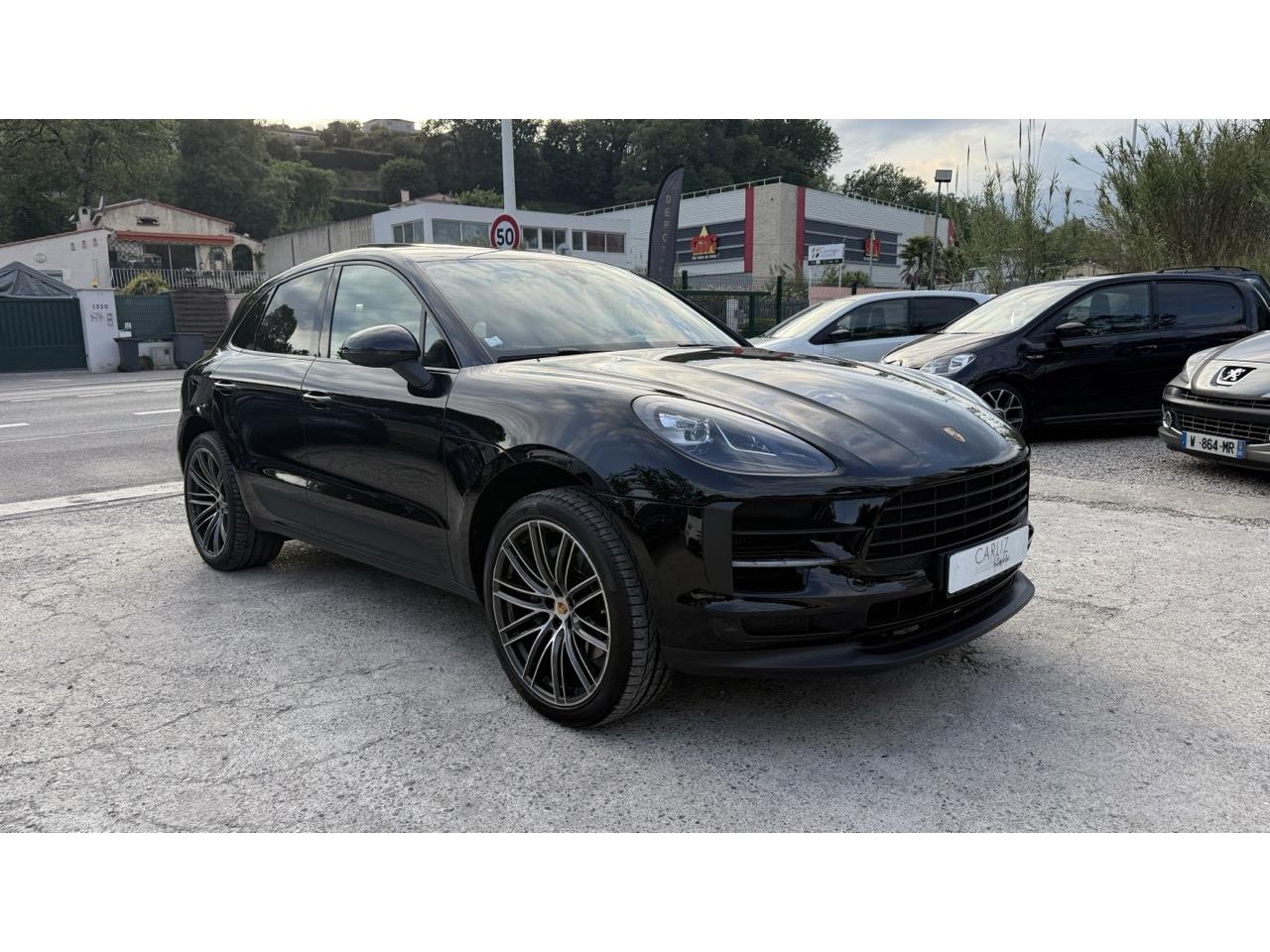 PORSCHE MACAN