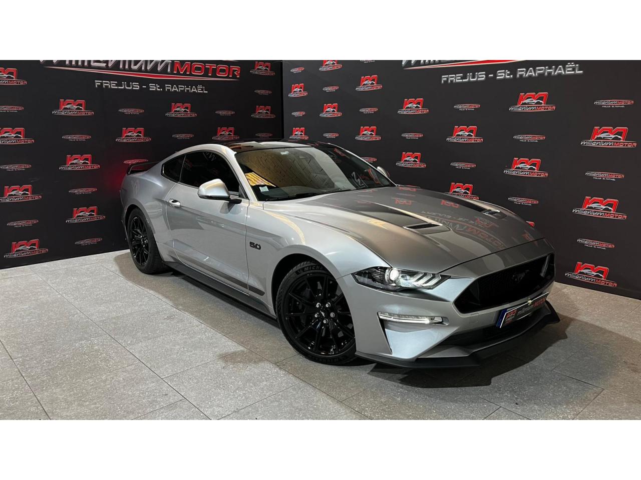 FORD MUSTANG