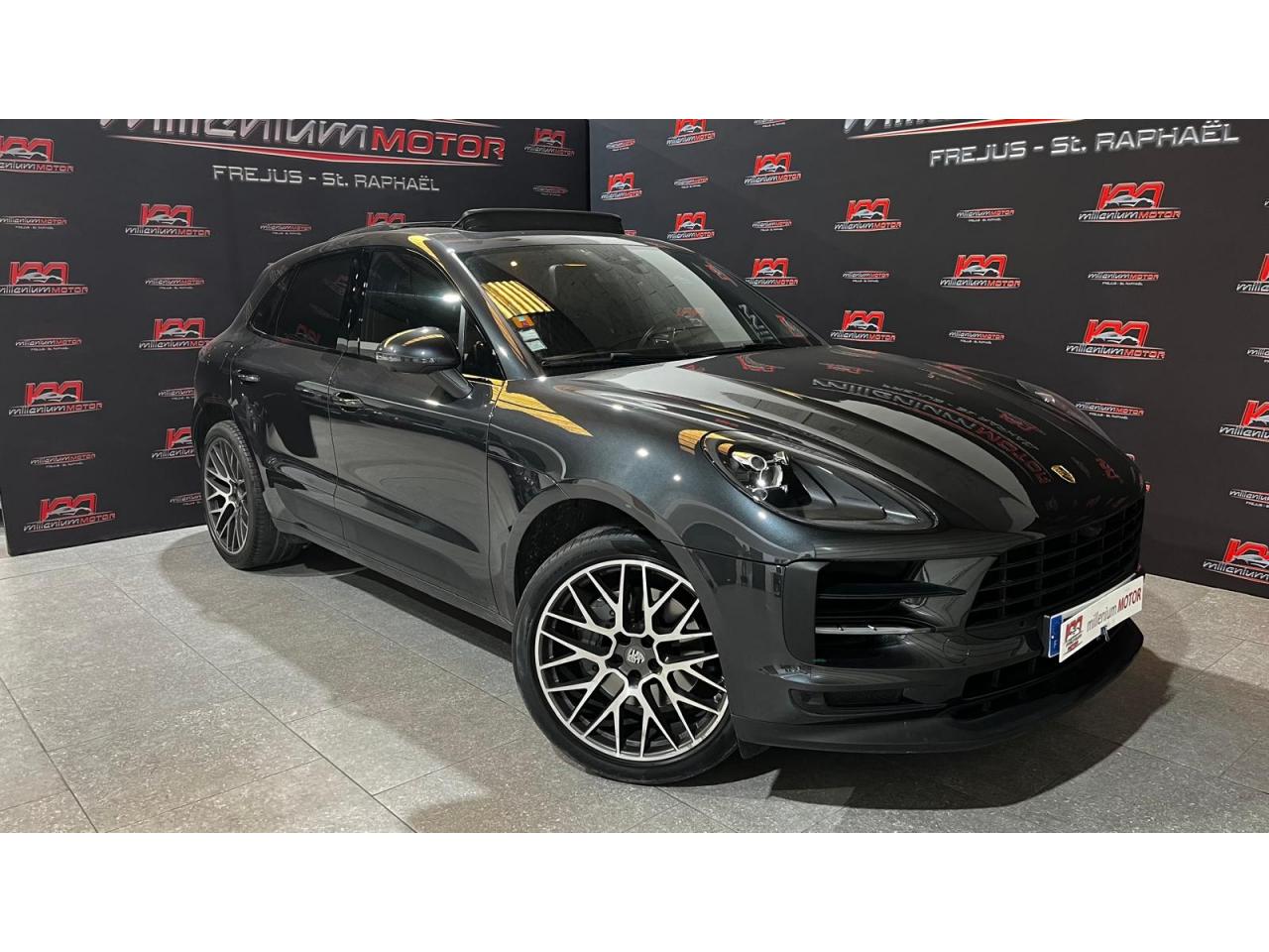 PORSCHE MACAN