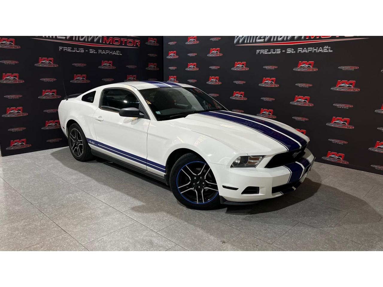 FORD MUSTANG