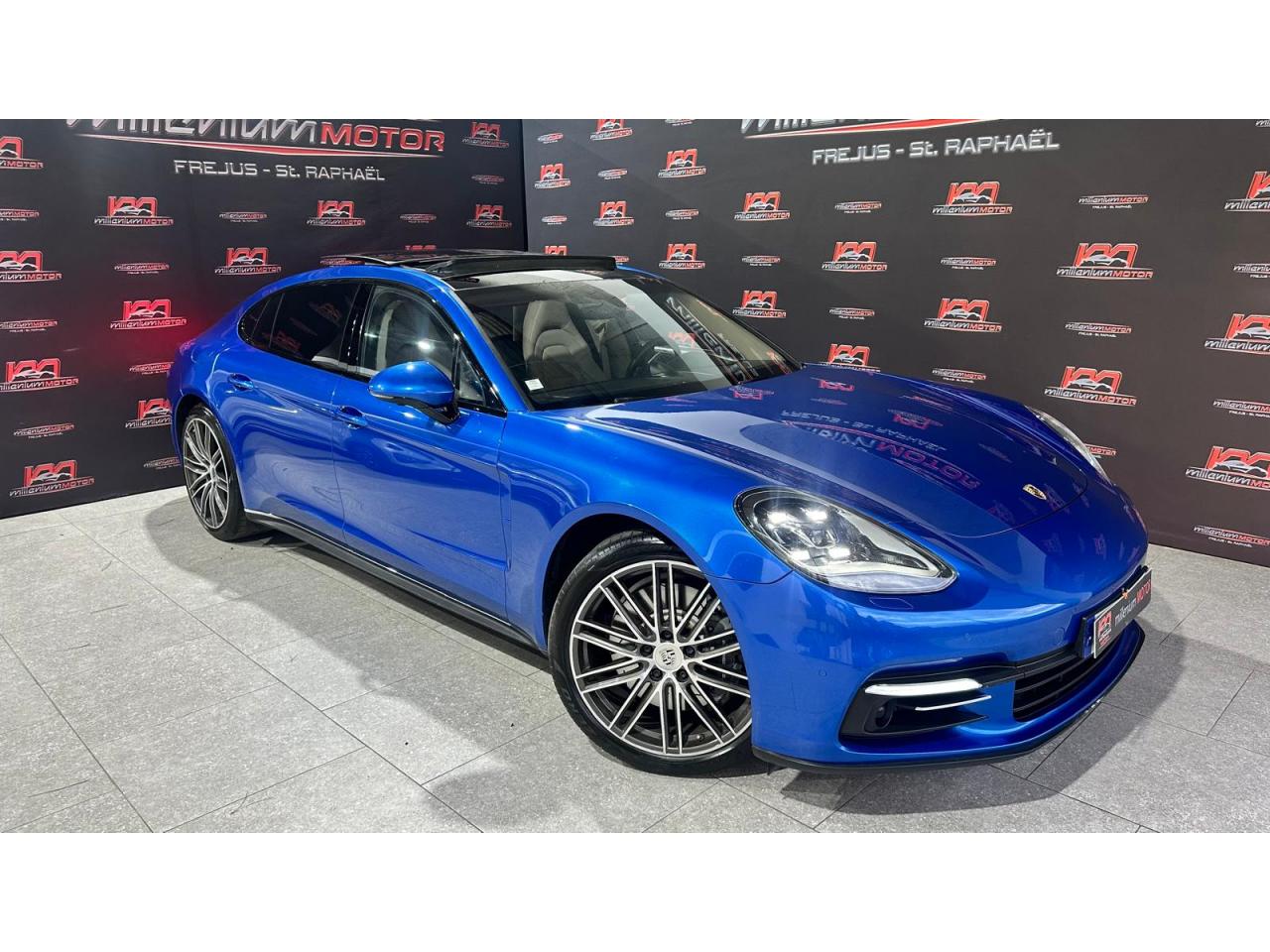 PORSCHE PANAMERA